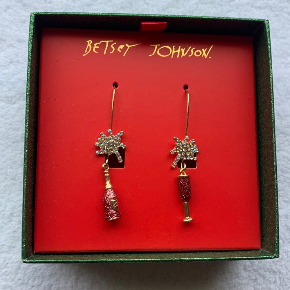 NWOT Betsey Johnson Champagne Earrings